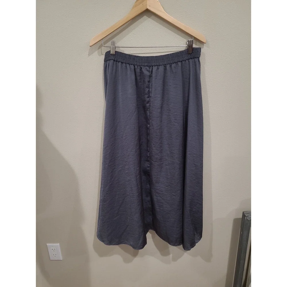 Old Navy Gray Satin Pull on Midi Full Skirt elastic back, side vent Women SZ M